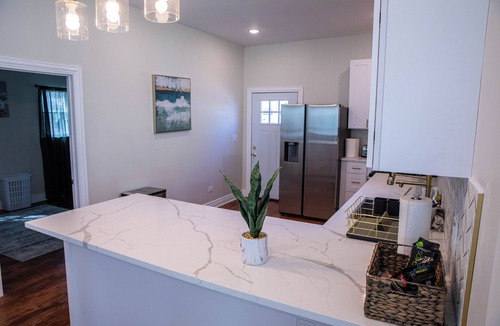 Brookfield House | Casa Brookfield - Hot Tub, BBQ, Sleeps 14 Near Chicago