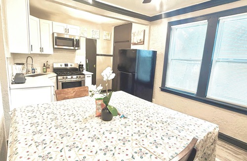 Gage Park Apartment | Casa Midway Chicago - Spacious 1BR - Golf, City & Airport Access