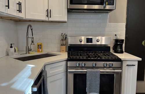 Gage Park Apartment | Casa Midway Chicago - Spacious 1BR - Golf, City & Airport Access