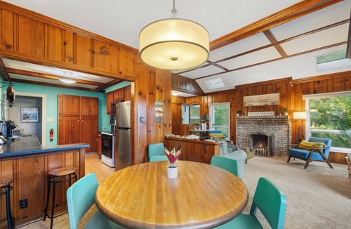 Michiana House | Casual Michiana pool house, walk to beach!