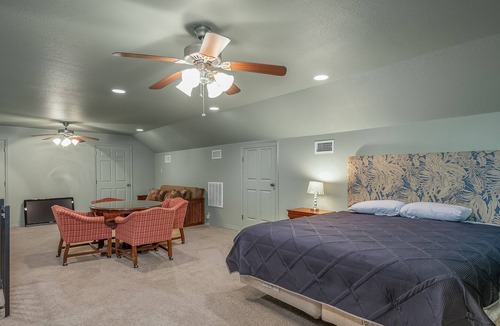 Homer Cabin | Catfish Cabin on beautiful Lake Claiborne...sits right over the water