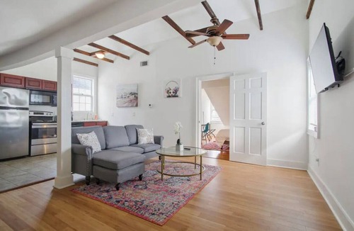 South 7th Ward Apartment | Centrally located 1bed 1bath,walk to French Q, Bourbon St. & Jazz venues