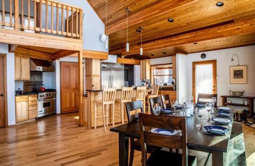 Harbert House | Chalet Du Bois