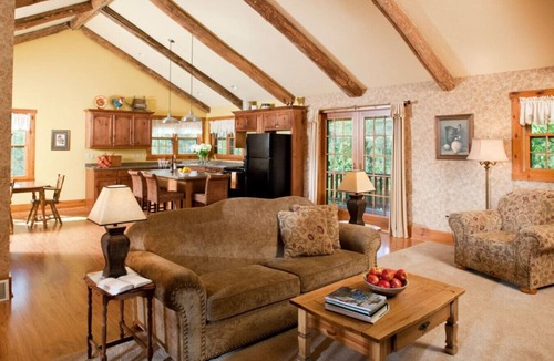 Sturgeon Bay Cabin | Chanticleer Cabins -The Oak Cabin