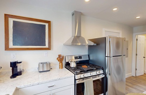 Marion House | Charming 1BR loft w/2 twins, cozy reading nook, walking distance to IWU