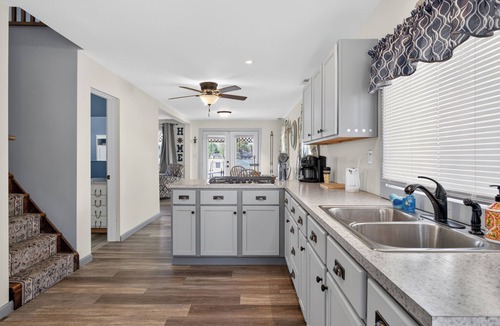 Michigan Center Cottage | Charming 2-bedroom + Loft cottage Located on Center Lake- Sunset views