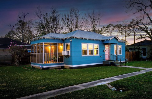Thibodaux House | Charming 2-bedroom bungalow with lots of outdoor space to enjoy in Thibodaux
