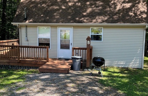 Benton Cottage | Charming 2-bedroom cottage at Kentucky Lake