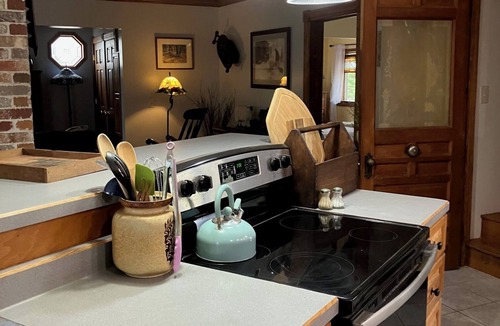 Ashland Other | Charming 2-bedroom farmhouse in serene Ashland with AC