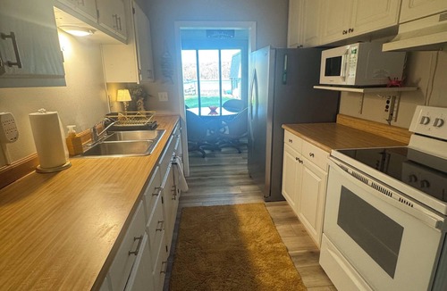 Union Cottage | Charming 2-bedroom lake cottage on all sports Long Lake lake in Union MI
