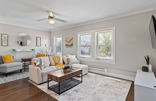 North Milwaukee Apartment | Charming 2BD W/Parking 15 Mins from Downtown