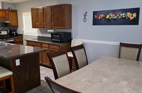 Whitehaven House | Charming 3-bedroom house in lovely Memphis with AC, WiFi