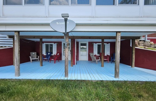Kendall House | Charming 3-bedroom Lake House on Baseline Lake with WiFi AC in marvelous Allegan