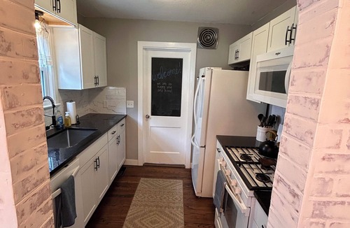 South Kansas City House | Charming 3-bedroom house with great backyard in Kansas City