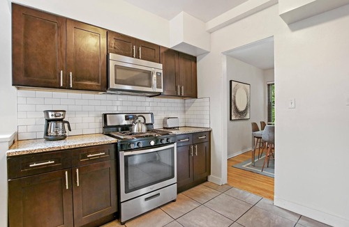 Hyde Park Apartment | Charming 3BR Chicago Apt in Prime Location