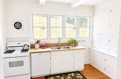 Harbor Springs House | Charming 4-bedroom house in downtown Harbor Springs with water views and AC