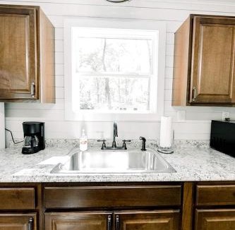 Owensville House | Charming Cabin in the Woods - Peaceful Glamping Spot near Owensville, Missouri