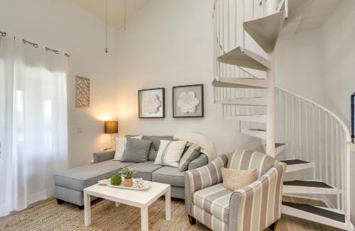 Oak Harbor House | Charming Condo on Lake Erie w/Community Pool