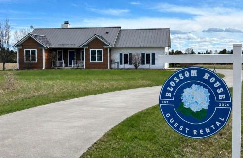 Baileys Harbor House | Charming Cottage with Fire Pit on 5 Acres near Downtown Baileys Harbor, WI