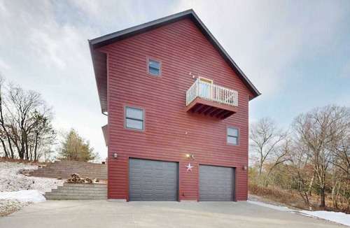 Rome House | Charming Golf View Home, w/Hot tub, Sauna, Fire pit, near Lakes & Trails!