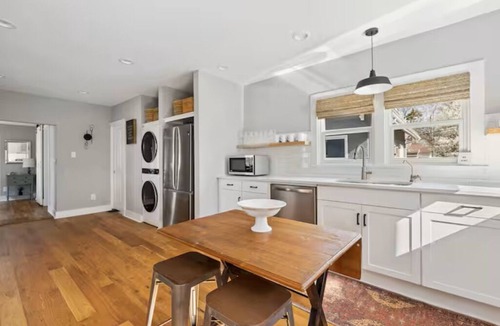Three Oaks House | Charming Home with Hot tub & walk to town!