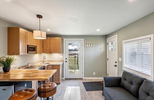 Kalamazoo House | Charming Lakefront Cabin Amazing to Reconnect with Nature in Kalamazoo, Michigan