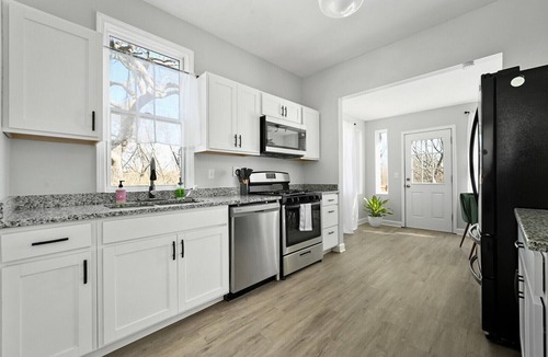 Rosedale House | Charming Midtown home in heart of KC. Safe, walkable neighborhood, weekly rates!