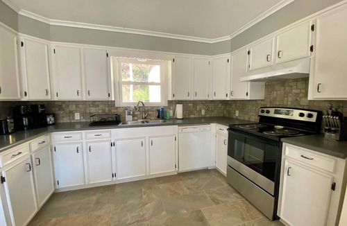 Carthage House | Charming, newly remodeled 2-bedroom duplex near Carthage w/AC, fast WiFi