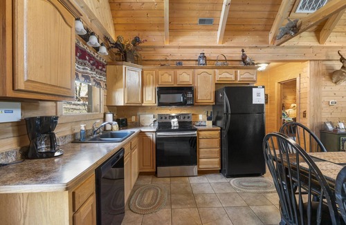 Branson Cedars Cabin | Charming Wood Log Cabin Private Hot Tub in Woods Wifi Fireplace Vaulted Ceilings Near Big Cedar