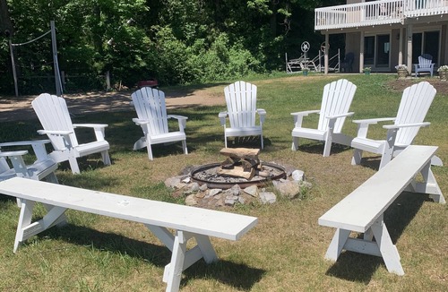 Elk Rapids House | Check out 2027 weeks! 198’ pvt frontage🌊☀️🕶️ on Elk Lake