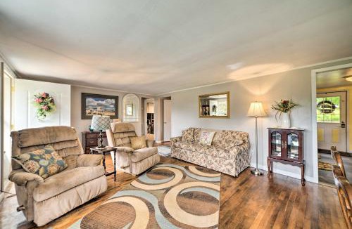 Grand Rivers House | Cheerful Grand Rivers Cottage, 1/2 Mi to Lake