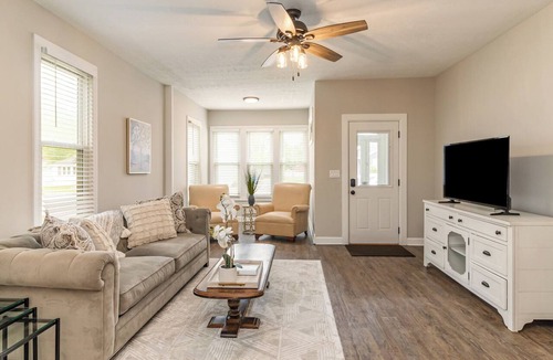 Chesterton Apartment | Chesterton Charmer: Lower Unit