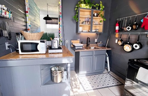 Algiers Point Apartment | Chic Algiers Point loft with king bed. Walk to ferry, minutes to French Quarter & jazz.