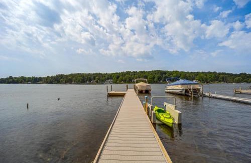 Bellaire House | Chic Bellaire Home w/Outdoor Kitchen on Clam Lake