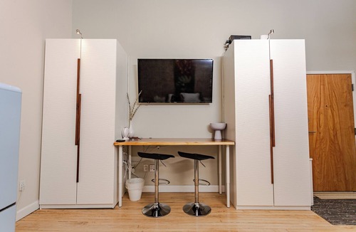 Old West Side Apartment | Chic Downtown Studio Loft - Jetted Tub, Walkable, Free Parking - STR26-1315
