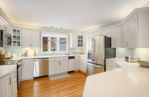 Drayton Plains House | Chic Maceday Lake All Sports Lakefront Retreat