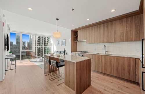 Killgubbin Apartment | Chic Stay in River North: Luxury Suites, Top Amenities, Near Arts & Nightlife!