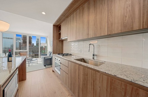 Killgubbin Apartment | Chic Stay in River North: Luxury Suites, Top Amenities, Near Arts & Nightlife!