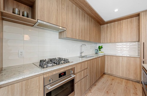 Killgubbin Apartment | Chic Stay in River North: Luxury Suites, Top Amenities, Near Arts & Nightlife!