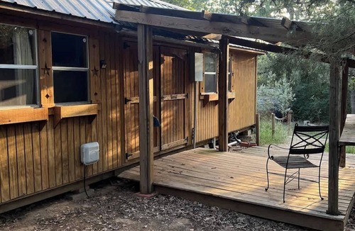 Cedar Creek House | Clean and Basic Accommodation