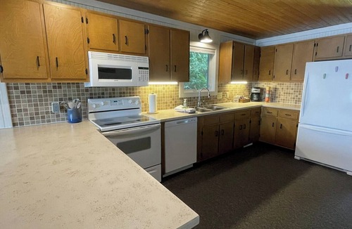 Custer Cottage | Clear Sky Cottage on Lost Lake - Gorgeous 3 bed/2.5 bath Lakefront Home