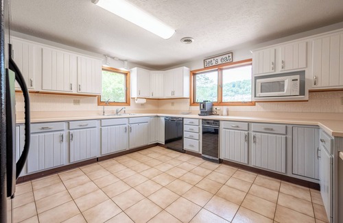 Ingles House | Cliffview Lakefront Retreat! Huge Dock, Floating Dock, Fire Pit, Multiple Patios