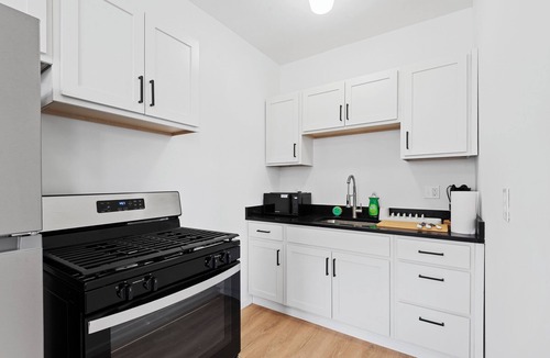 Midtown Apartment | Close To Downtown | Luxury Getaway Apartment In Midtown