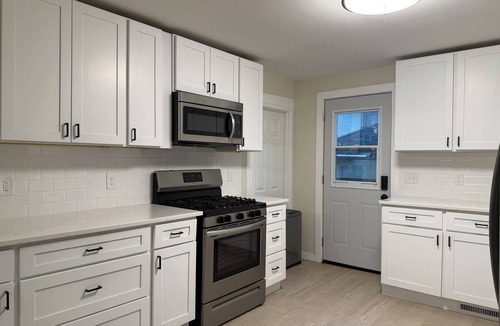 Hillsdale House | Close to Hillsdale College in a modern home with dedicated work space