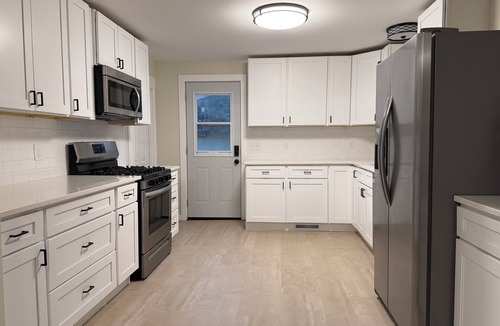 Hillsdale House | Close to Hillsdale College in a modern home with dedicated work space