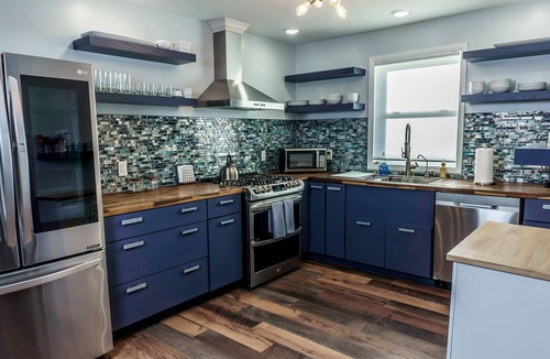 South Haven House | Cottage Retreat by Lake Michigan! Perfect for a relaxing vacation.