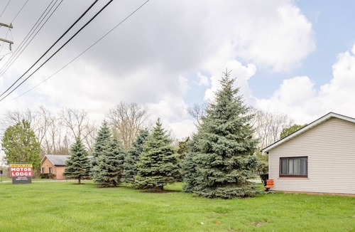 Riverview Apartment | Comfortable Stay for 2 – Streaming and Parking!