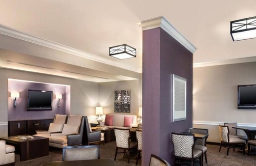Pinch District House | Comfort and Convenience! Steps to Dining, Shopping, Live Music on Beale St.