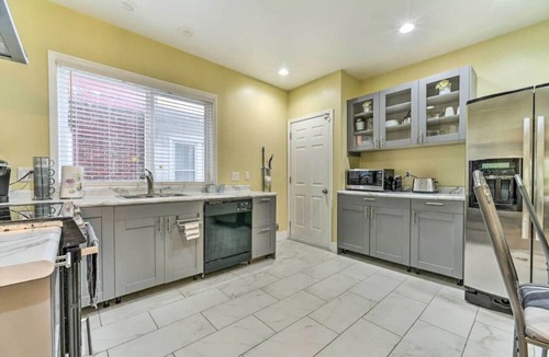 New Center Detroit House | Comfortable Home for Families & Teams, Sleeps 8, Easy Access to Downtown