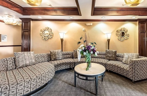 Mineral Wells Hotel | Comfortable Stay in Red Lion Inn & Suites Mineral Wells! Free Parking!